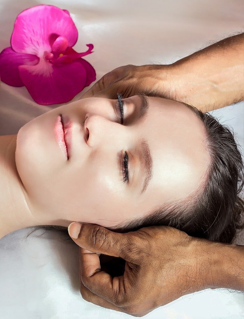 2. ‌Terapeutická masáž hlavy a krku