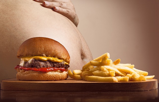 Vyhýbání se nezdravým stravovacím návykům pro dosažení rovinného břicha