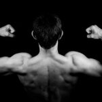 Nejlepších 11 cviků na biceps doma: Posilujte paže v domácím prostředí